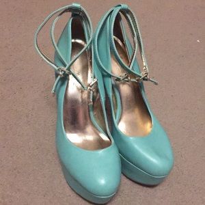 Anne Michelle Teal Pumps